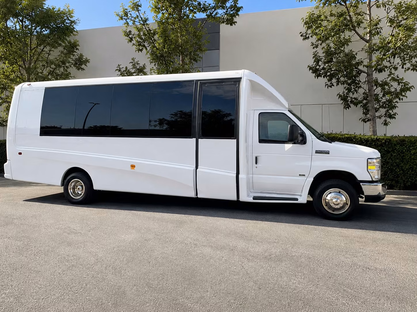 this is how easy it is to book a minibus for minneapolis art museum school trips