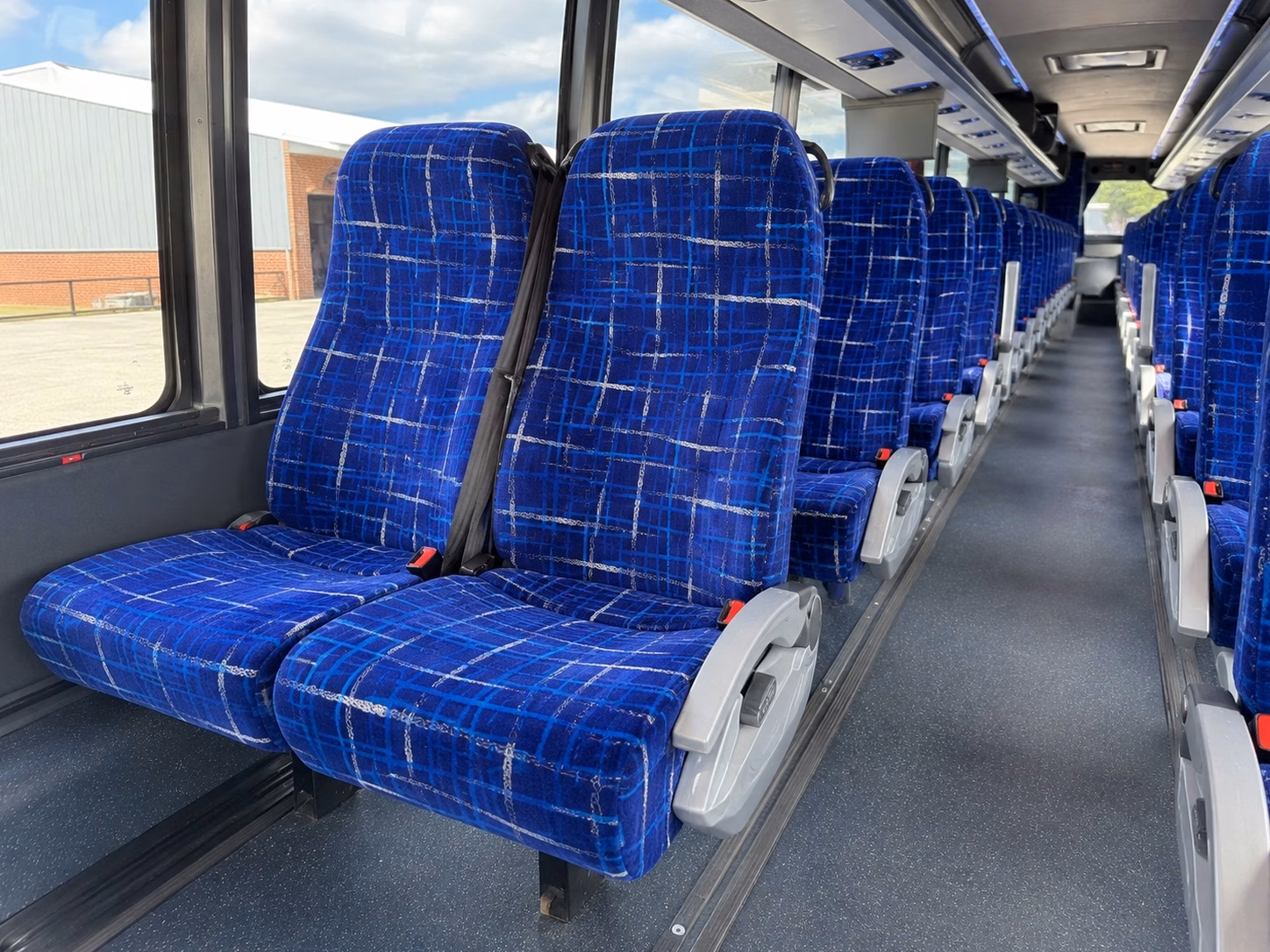 wedding guest shuttle services between minneapolis hotels and venues